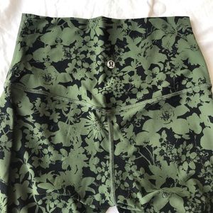 Lululemon Green/Black Floral Print Align Crop